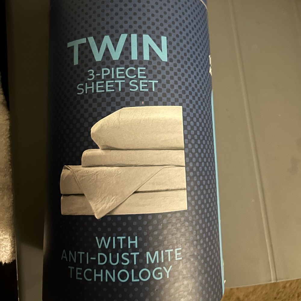 Twin white bed sheets